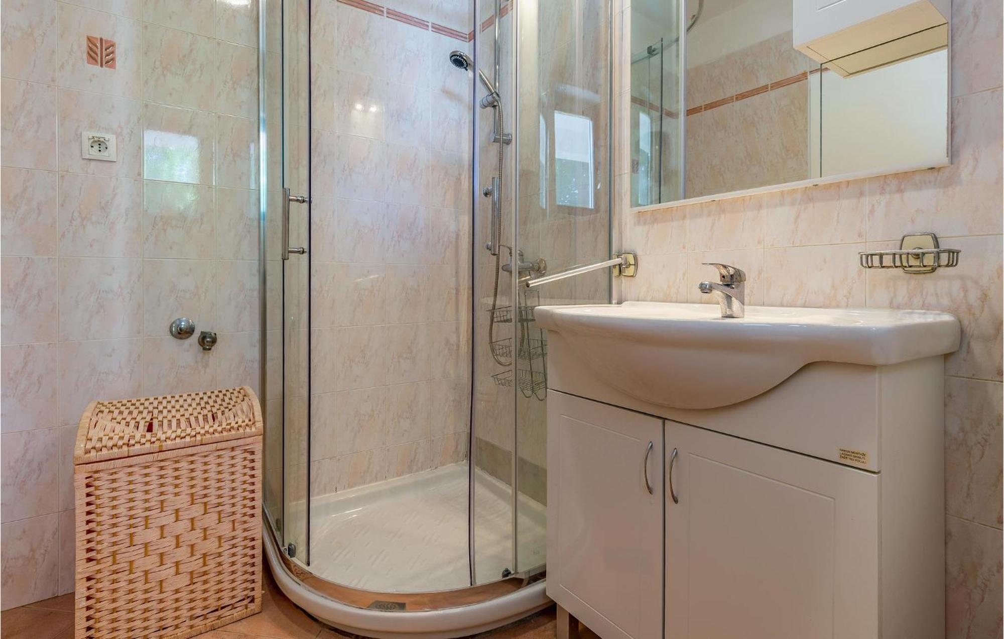 Holiday home 4 Bedroom Beautiful Home In Pula