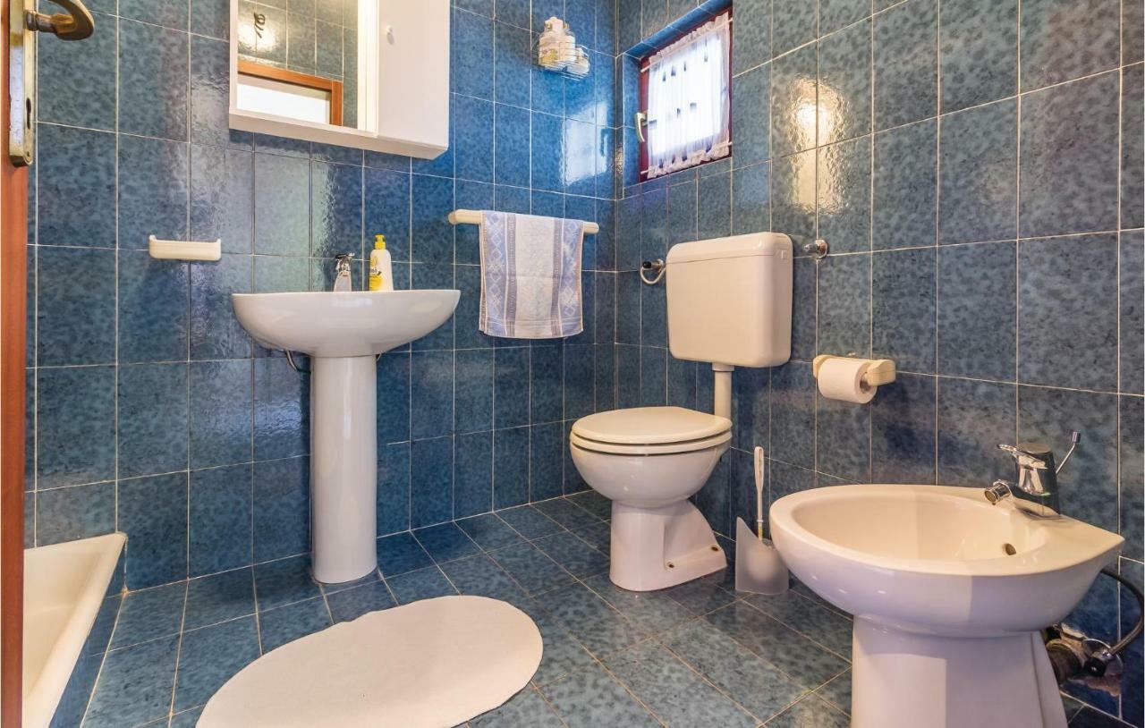 4 Bedroom Beautiful Home In Pula Holiday home *