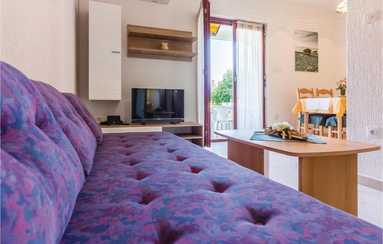 4 Bedroom Beautiful Home In Pula *